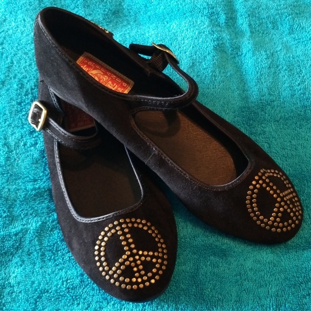 Lucky brand peace sign sandals